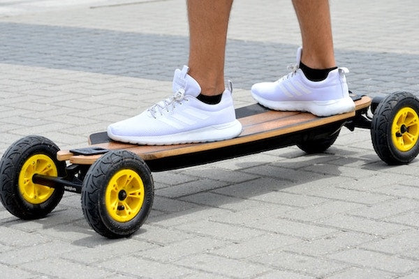 How to Ride an Electric Skateboard Like a Boss: From Clueless to Cruis ...